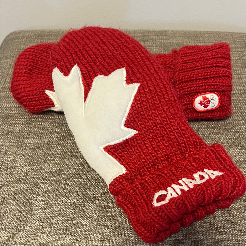 Red Canada Maple Leaf Mittens L-XL - Picture 5 of 5